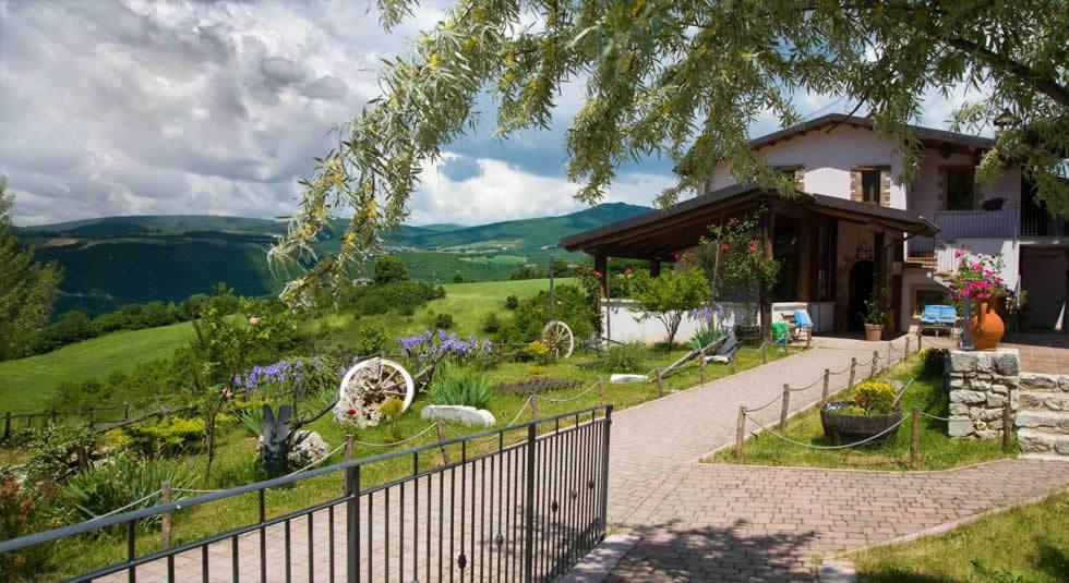 Agriturismo Valle Tezze Villa Cascia Exterior photo