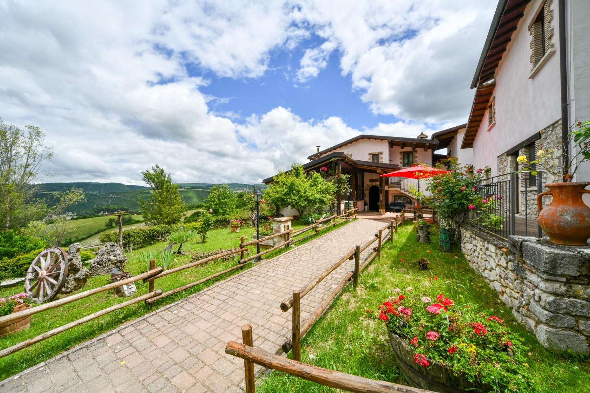 Agriturismo Valle Tezze Villa Cascia Exterior photo